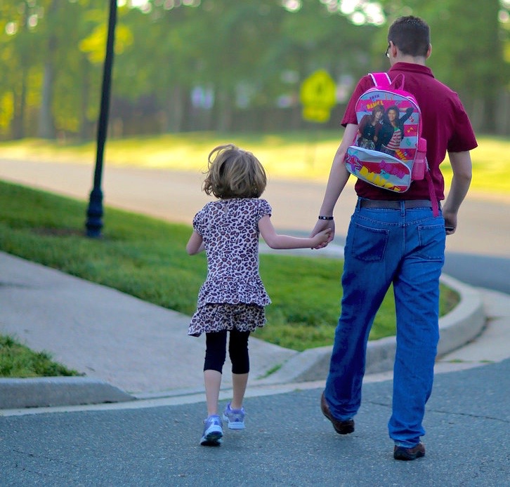 Father walking with young daughter, He is carrying her backpack | bionicteaching  -  Foter  -  CC BY-SA