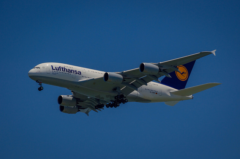 Lufthansa jet preparing to land | Jonathan Gross  -  Foter  -  CC BY-ND