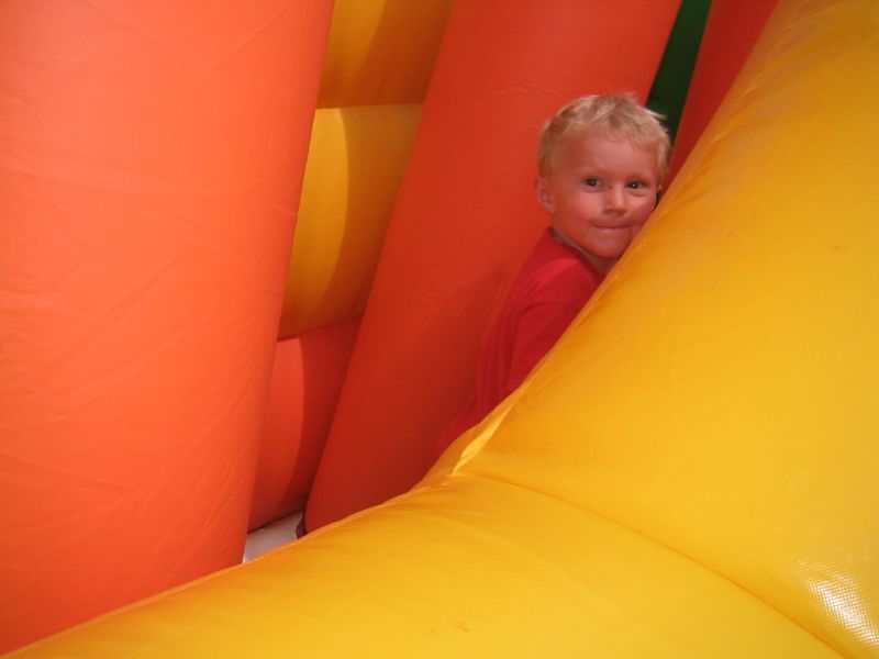 Child in a bouncy castle | bowler1996p via Foter.com  -  CC BY-SA