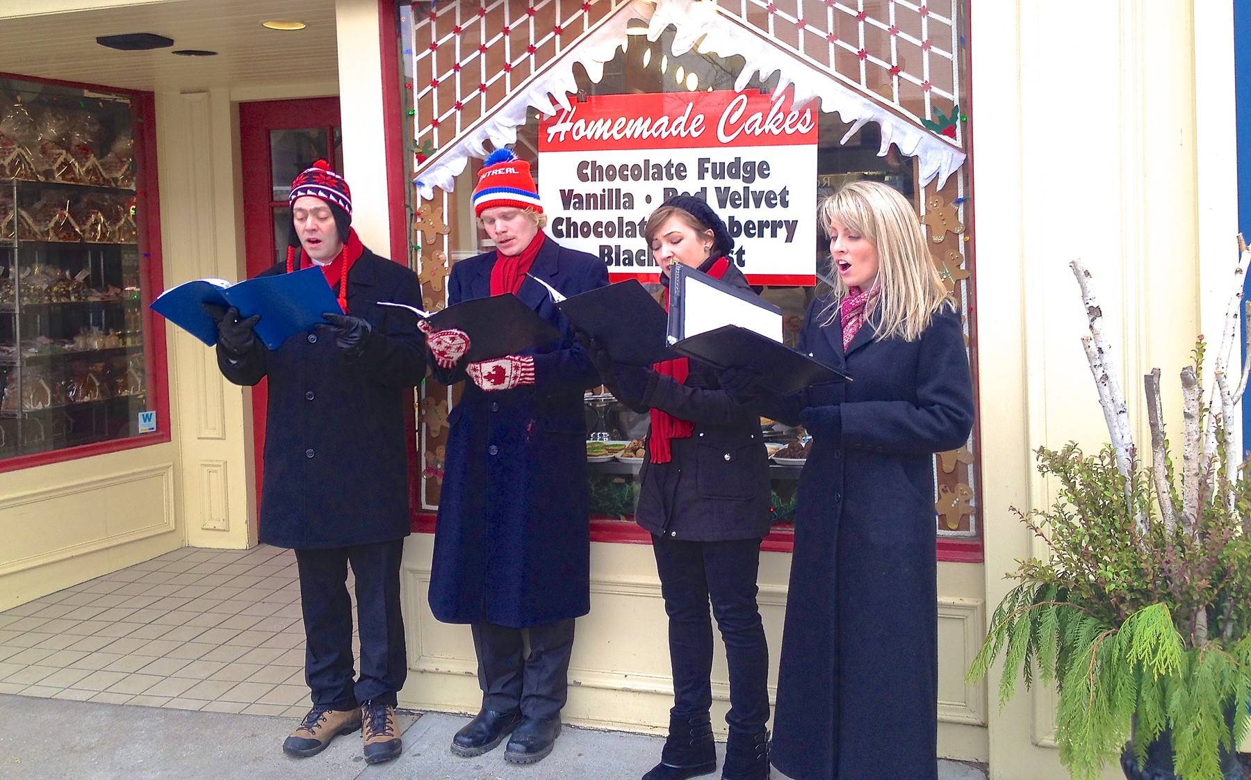Christmas Carolers in Downtown Oakville: Oakville News