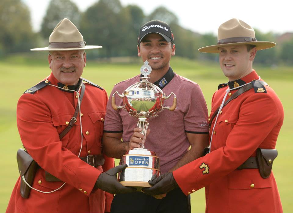 Jason Day flanked by two RCMP officers with the RBC Canadian Open Cup |  Bernard Brault, Golf Canada 
