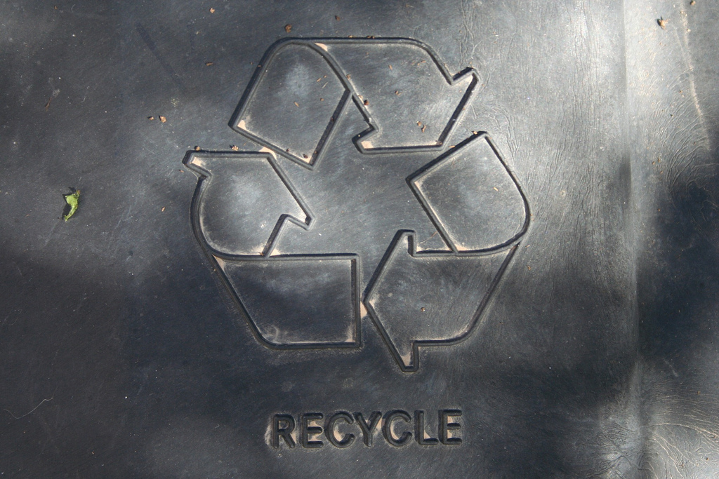 Recycle logo | cogdogblog via Foter.com  -  CC BY