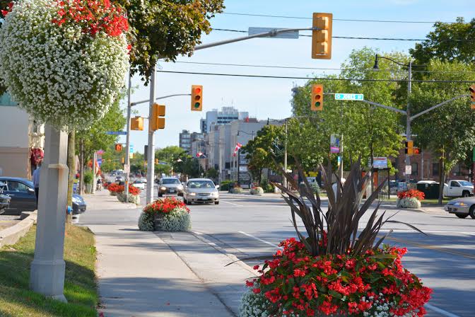 Flowering Baskets and planters on Lakeshore Rd W in Bronte | Town of Oakville