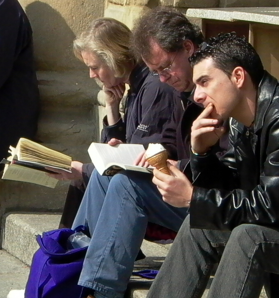 People on steps outside reading |  pedrosimoes7  -  Foter  -  CC BY