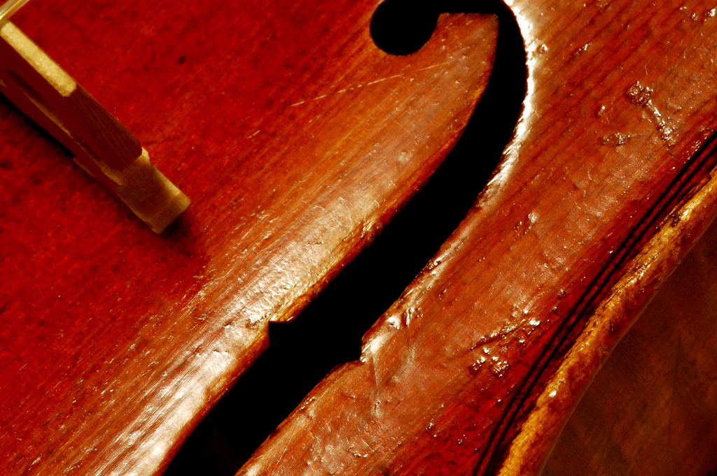 Close up of opening for violin | Steve Snodgrass  -  Foter  -  Creative Commons Attribution 2.0 Generic (CC BY 2.0)