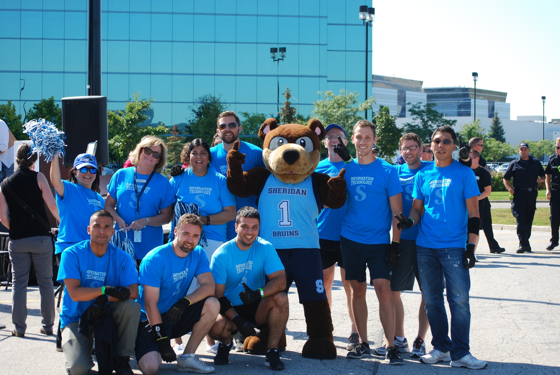Sheridan College Team with Mascot | United Way Oakville