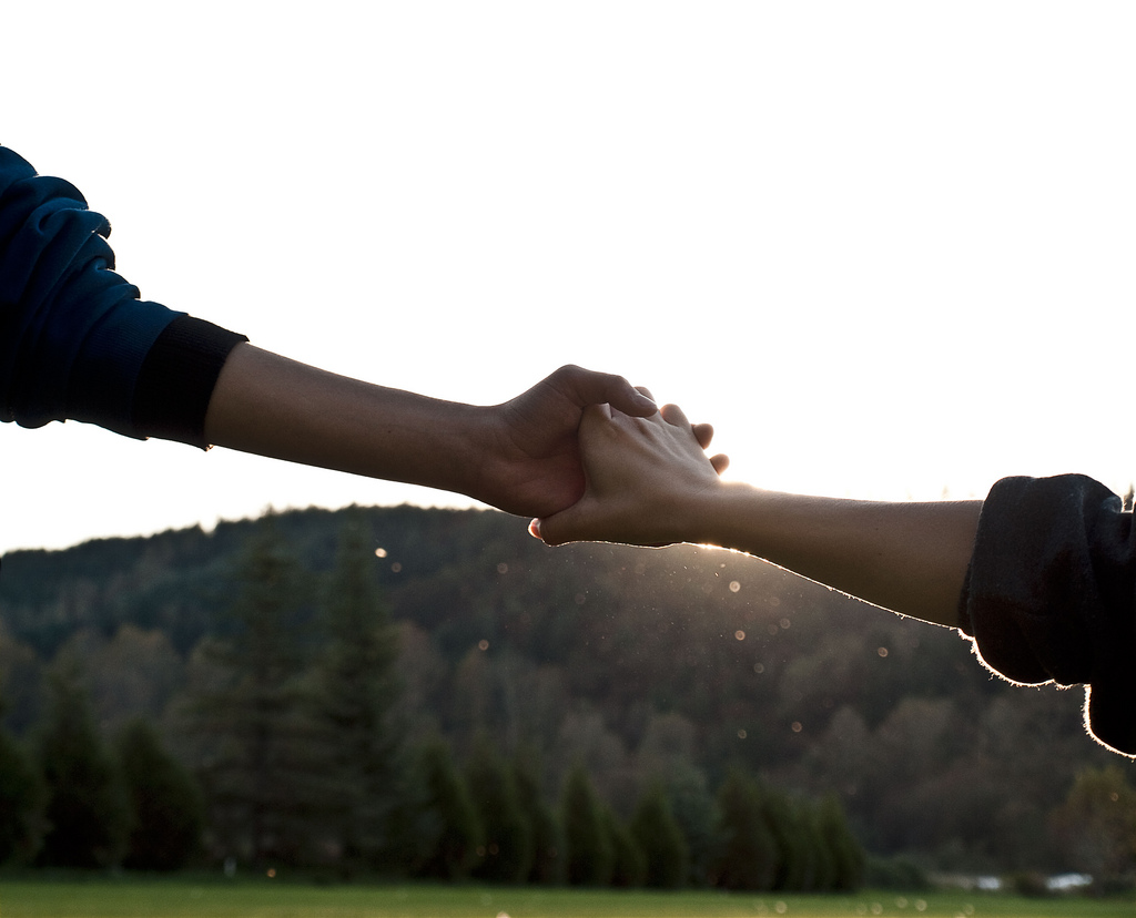 Holding Hands | Liz Grace  -  Foter  -  Creative Commons Attribution 2.0 Generic (CC BY 2.0)