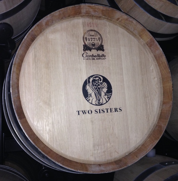 Two Sisters Vineyards oak barrel | © C. Silversides