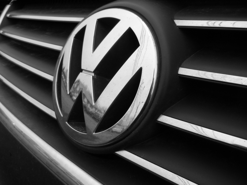 VW front grill with badge | xddorox via Foter.com  -  CC BY
