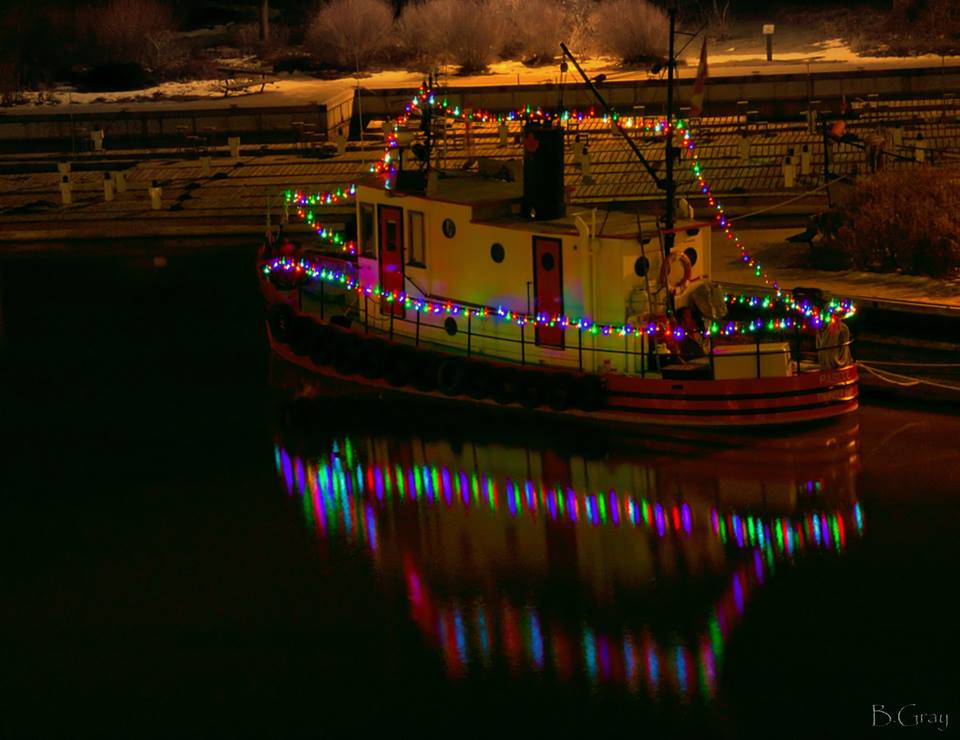 Tug in Christmas Lights | Brian Gray Photography