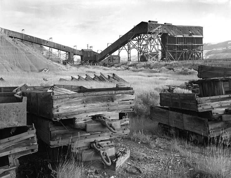 SCENE-Leighton Exhibits Coal web