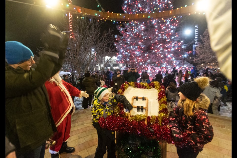 Okotoks to Light Up tonight for holiday season WesternWheel