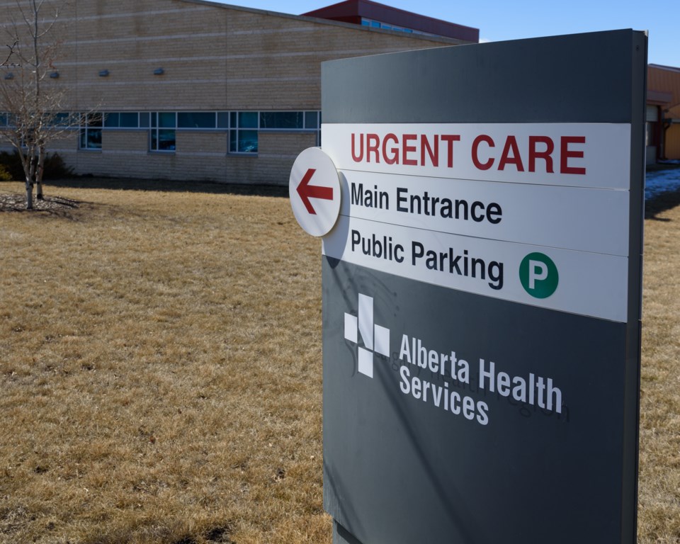 NEWS-Okotoks Urgent Care sign RK 0344 web