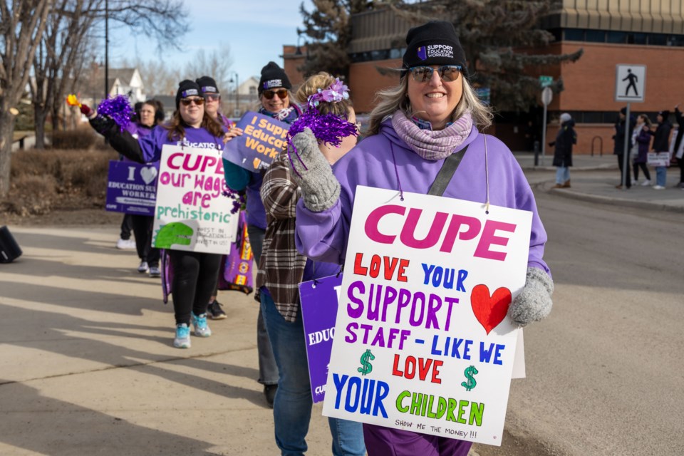 Foothills School Division support staff filled downtown High River on Feb. 28 as CUPE Local 5040 approaches one week on the picket lines.