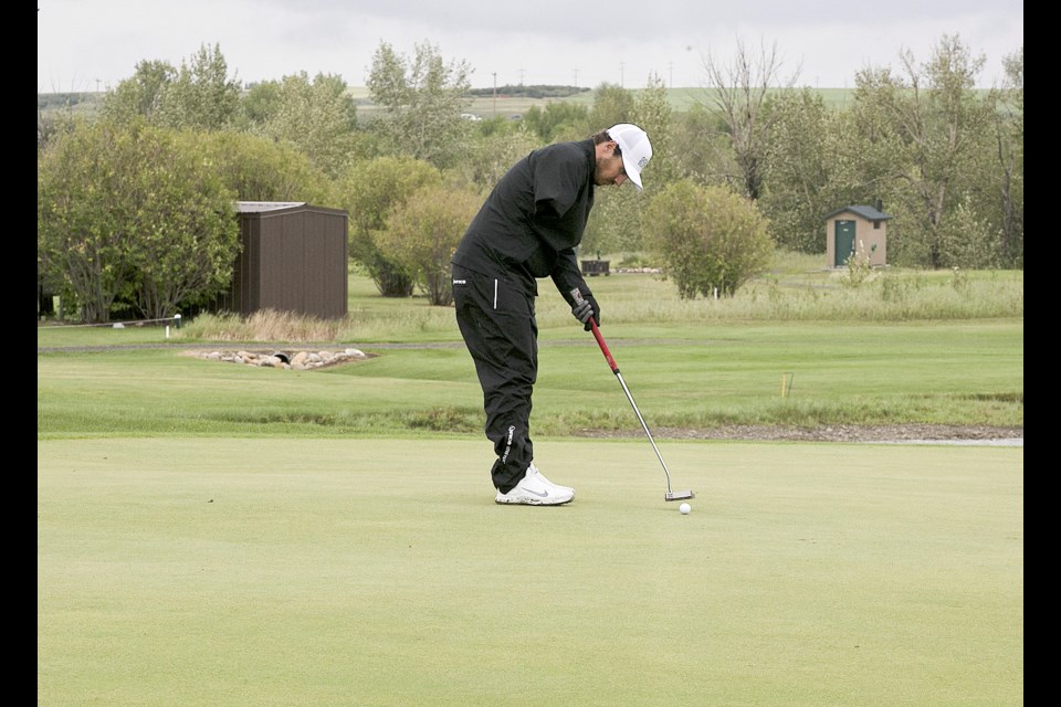 One-armed Jesse Florkowski of Medicine Hat lines up a putt en route to winning the Canadian Amputee and Disabled Golf championship Aug. 14-16 at River’s Edge Golf Club. (Bruce Campbell/Western Wheel)