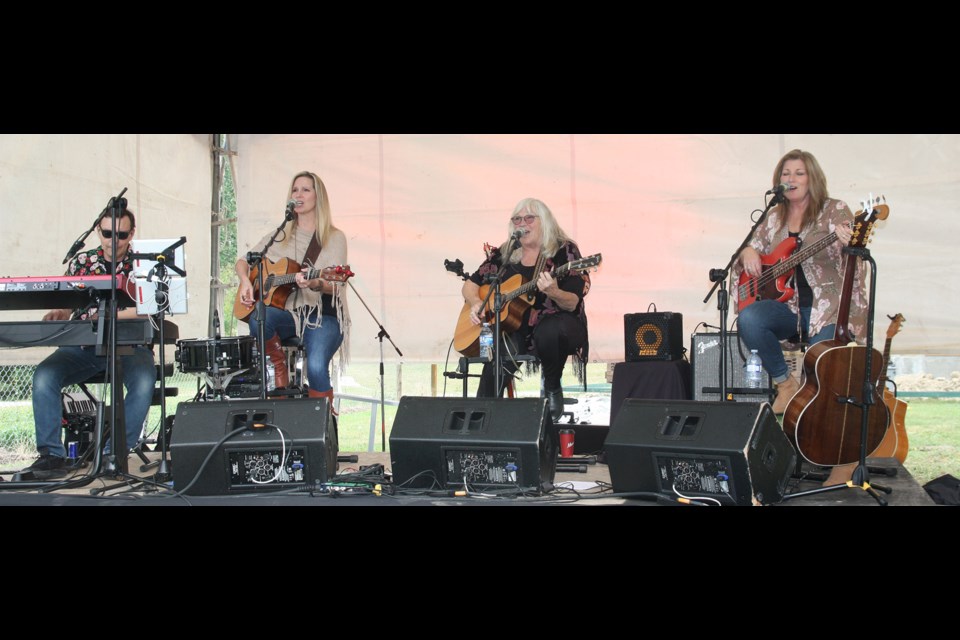 The Travelling Mabels perform in an backyard concert in Longview on Sept. 19. (Tammy Rollie/Western Wheel)