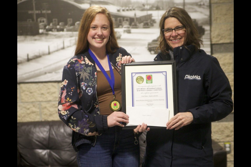 Foothills Composite student Hyalia Letendre and Okotoks Mayor Tanya Thorn pose for a photo at the Okotoks Recreation Centre on March 22 following a ceremony recognizing Letendre winning the Optimist International Essay Contest at the district level. 