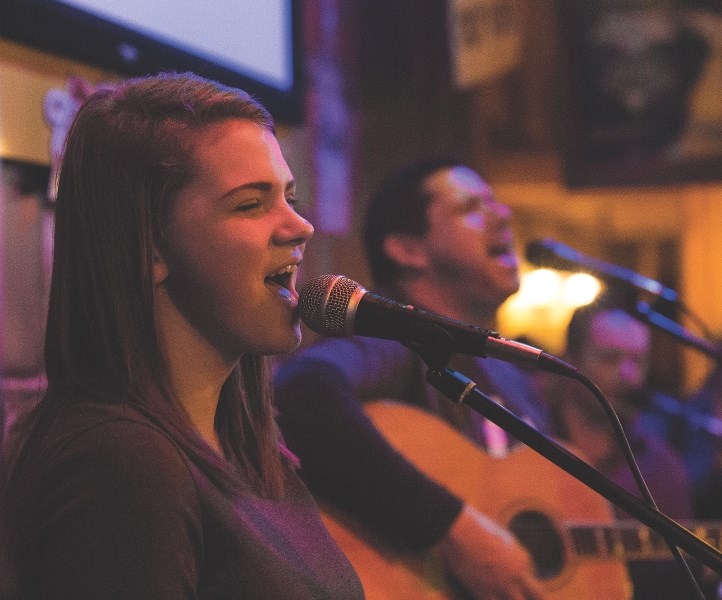 Samm Smith sings with her dad, Dave, on guitar at Rylie&#8217; s Cattle Barn on Feb. 11. Smith left the next day to go audition for NBC talent show The Voice.