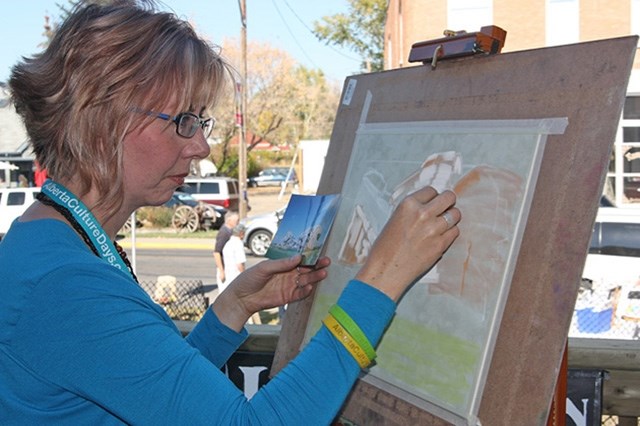 Robin Thibodeau uses chalk pastel to create a drawing of the big rock at the Okotoks Art Gallery during a previous Alberta Culture Days in Okotoks. This year&#8217;s event