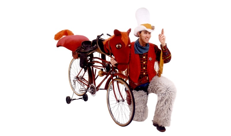 Children&#8217;s performer Al Simmons brings his one-of-a-kind performance to Okotoks this weekend.