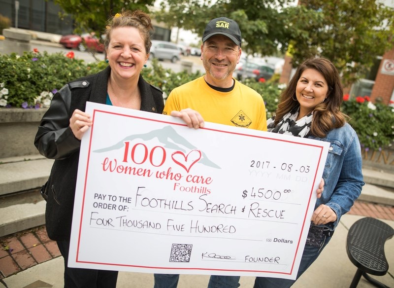 From left to right: Karen Love, founder of 100 Women Who Care Foothills; Dave Culbert, vice-president and communications for Foothills Search and Rescue; and Jenny Jones, who 