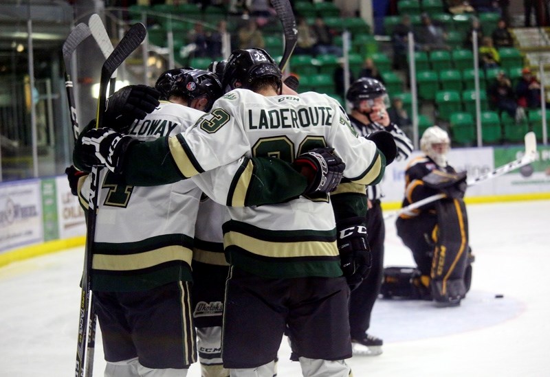 The Okotoks Oilers celebrate Dylan Holloway&#8217; s third period tally in the 5-0 win over the Olds Grizzlys on Nov.17.