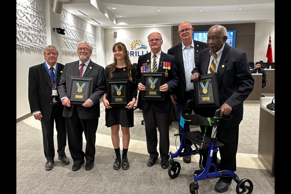 With over 125 years of collective community service, four residents were given the Order of Orillia award on Monday. From left: selection panel member, Chuck Penny, recipients Jim Saunders, Madeleine Fournier, Rick Purcell, Mayor Don McIsaac, and recipient Fayne Bullen. 