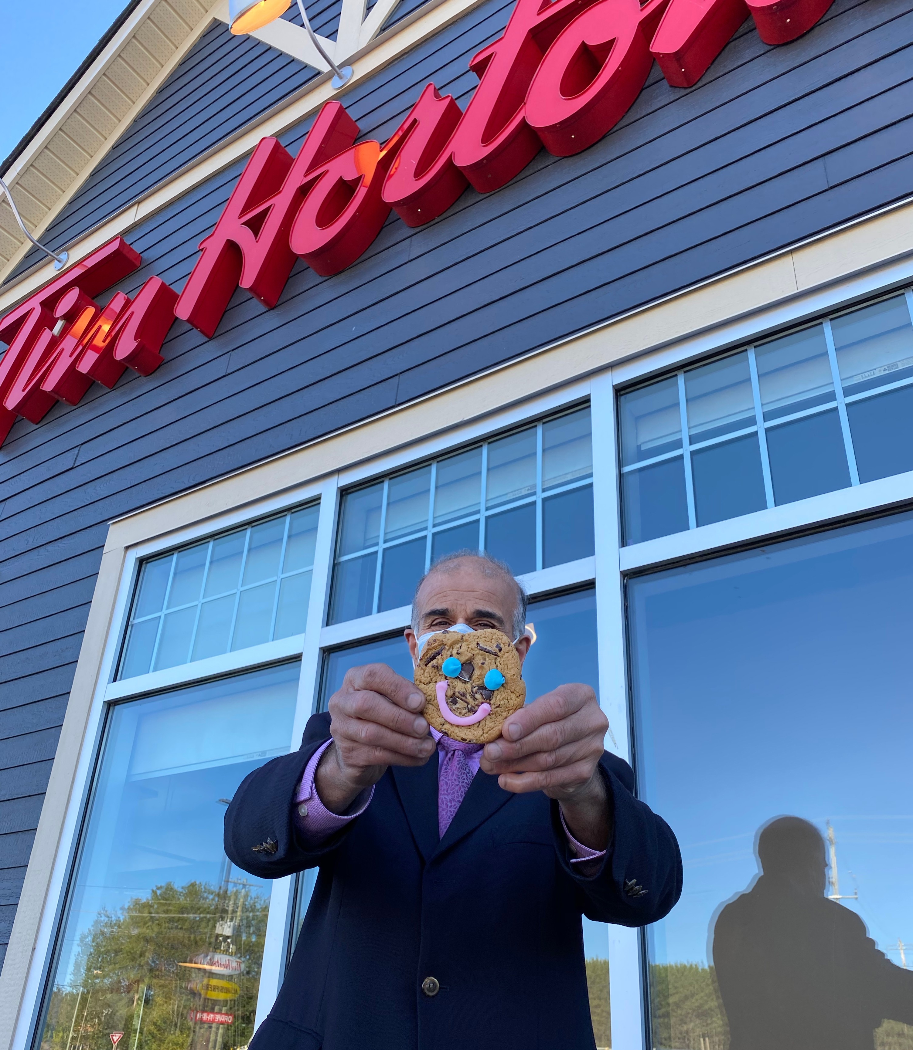 Tim Hortons owners all smiles from Smile Cookie Campaign - Barrie News