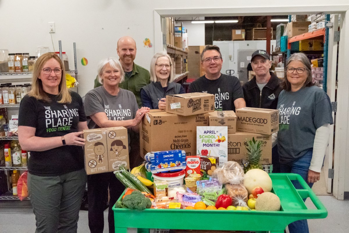 Home Hardware pledges K to help fuel student nutrition program Home Hardware pledges K to help fuel student nutrition program