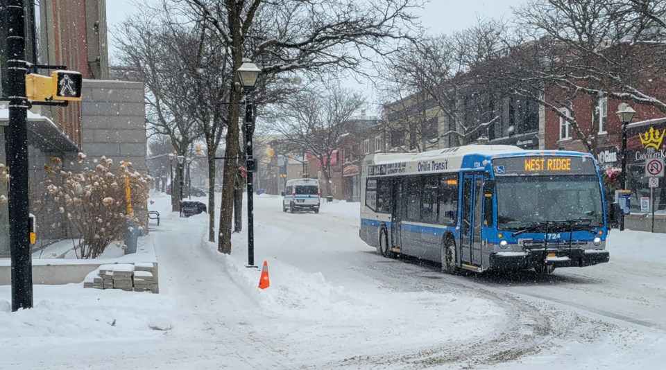 orillia-transit-bus-at-light-in-downtown-orillia-dd