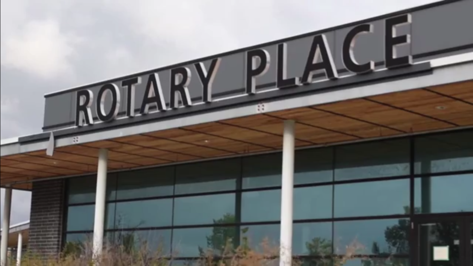 rotary place, orillia, stock, exterior