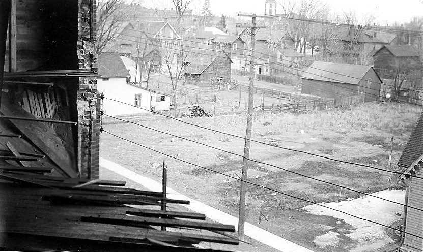 276-orillia-view-from-collapsed-wall-tudhope-metal-1930s