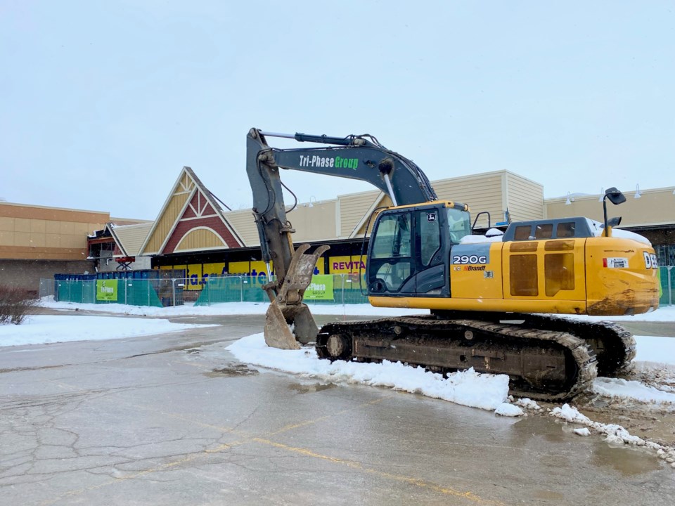 2022-01-19 Front St plaza demolition 2