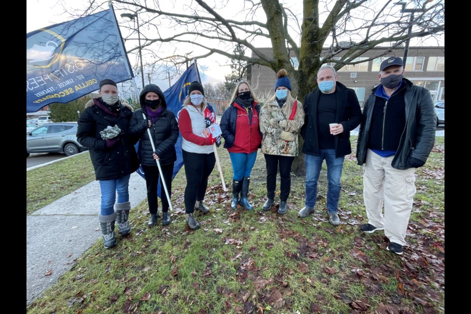 Teachers from Orillia Secondary School and Twin Lakes Secondary School gathered outside MPP Jill Dunlop's office today to protest hybrid learning. 