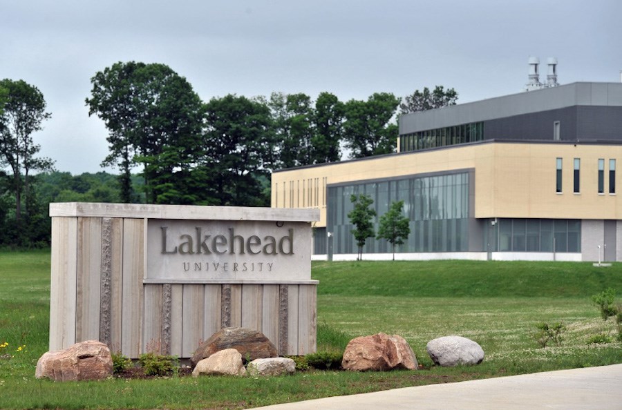 Photo of Lakehead, une école en France en équipe, proposant un programme international