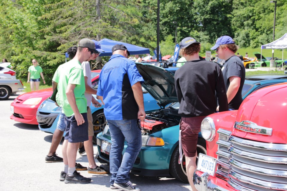 Students and show goers gathered Saturday around this Honda Civic, which had a 600 horsepower engine. It was one of more than 100 vehicles at the Twin Lakes Thunderbirds Car Show. Mehreen Shahid/OrilliaMatters