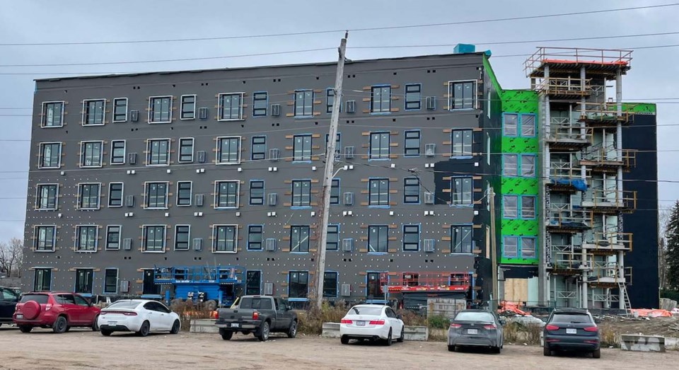 barrie road apartment construction fire