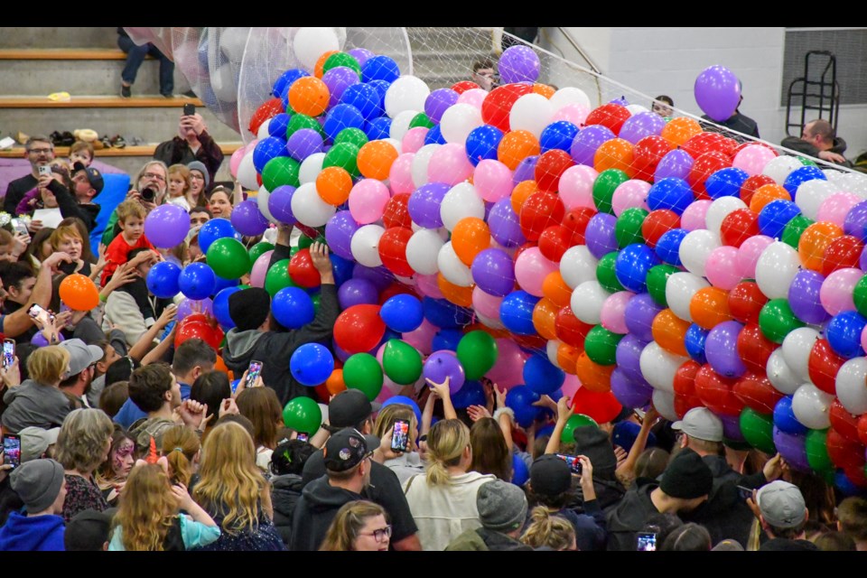 Balloon drop flop mars Orillia New Year's Eve bash (10 photos) - Orillia  News