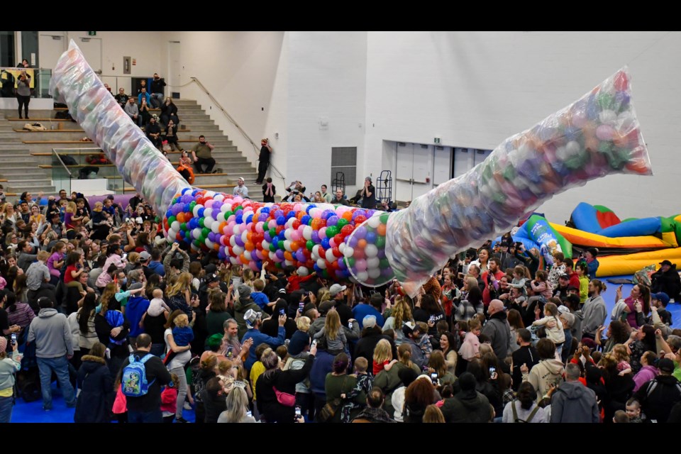 Many were not impressed with the ‘not so awesome’ balloon drop which never saw the balloons properly drop as scheduled at the Orillia New Year’s Eve Bash Sunday night. The event, however, was otherwise a hit for the 2,500 people who attended.