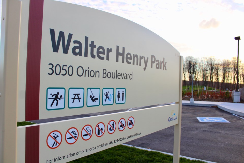 2020-11-10 Walter Henry Park sign 2