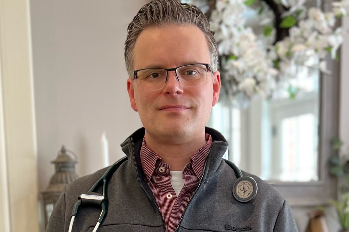 Area doctor off to Ukraine border crossing to aid injured and sick