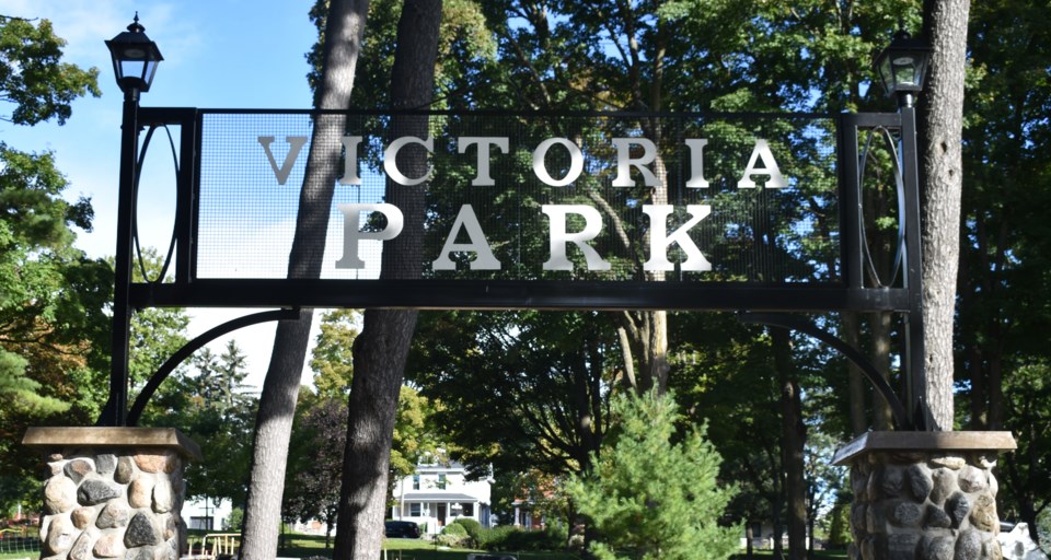 victoria-park-sign