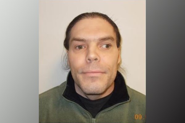2018-03-15 wanted federal inmate Thomas Robichaud