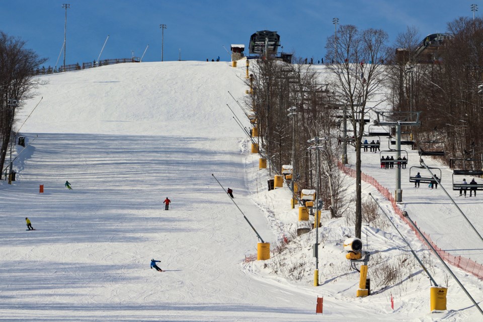 2019-12-20 Mount St. Louis Moonstone skiing 2