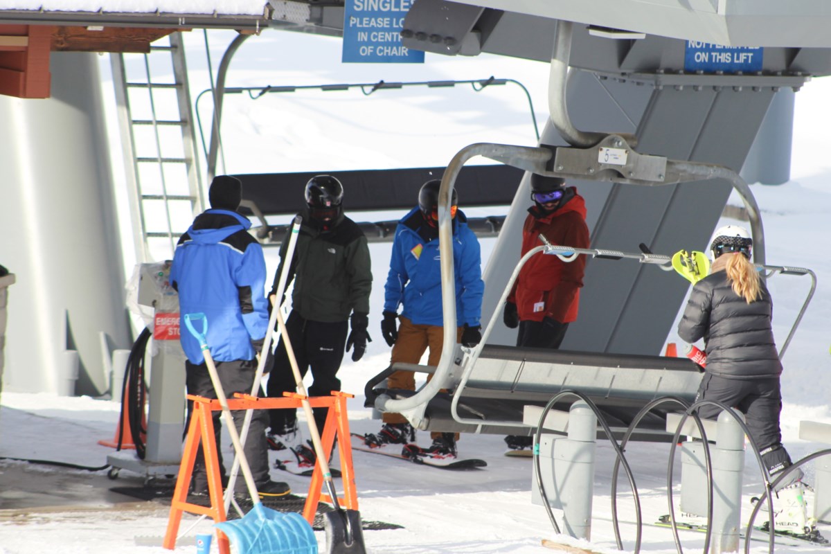 Close to 70 people stuck on Mount St. Louis Moonstone ski lift - www.bagssaleusa.com
