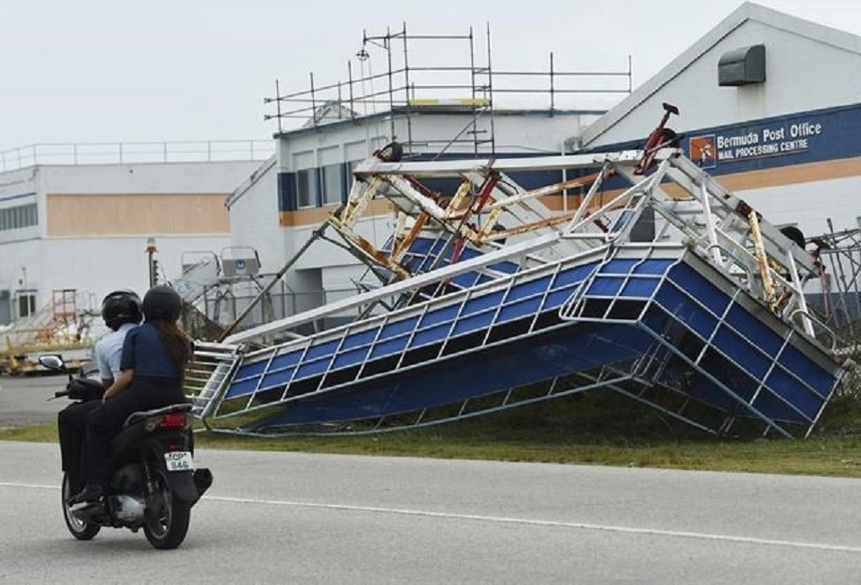 Fiona lave des maisons et coupe l’électricité au Canada