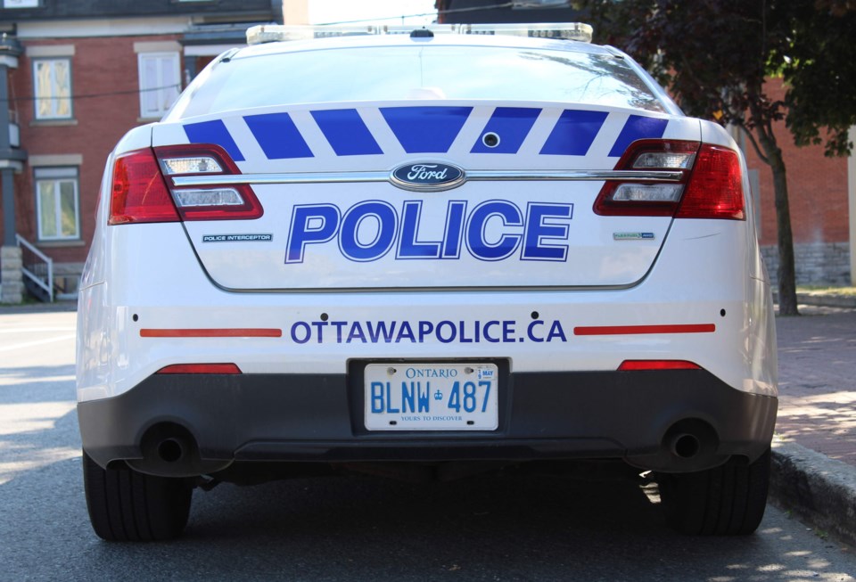 2018-07-12 ottawa police cruiser MV2