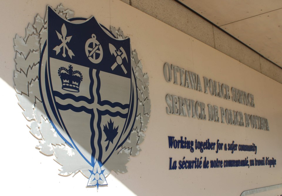 2018-07-12 ottawa police headquarters MV3