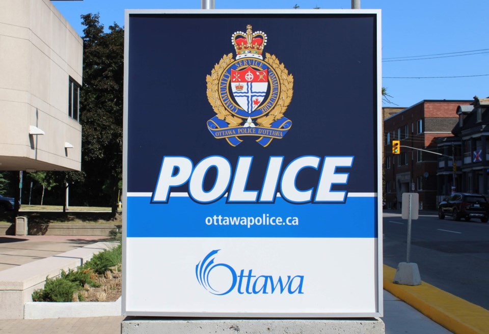 2018-07-12 ottawa police headquarters MV6