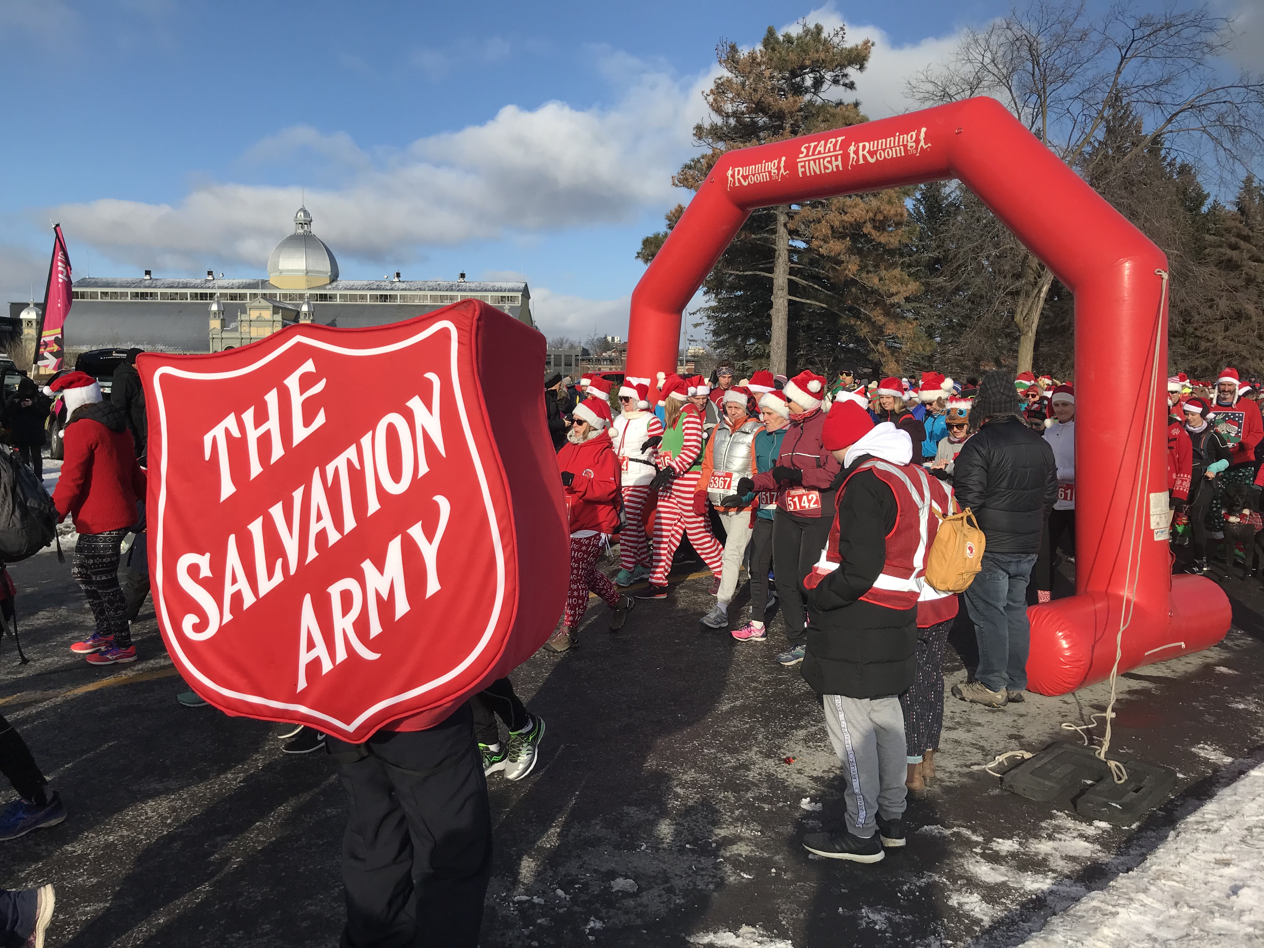 Runners Dress Up In Christmas Colours For Santa Shuffle